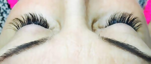 Lash extensions by Leesa