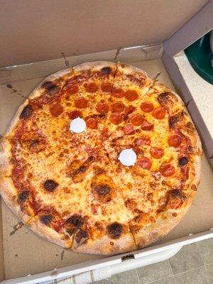 Large Cheese / Pepperoni New York Style Pizza