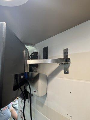 Mounting Kitchen Hardware