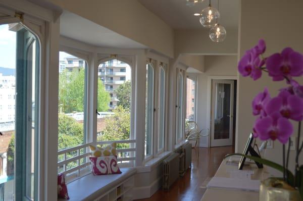 Located in beautiful downtown Oakland, conveniently close to BART!