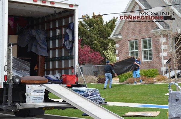 Moving Connections provides the following services: Local Moving Services, Long Distance Moving Services, Moving Help etc.