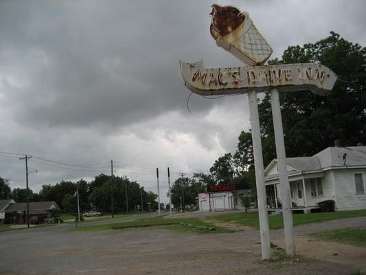 Mac's Drive-Inn. Probably in 2008.