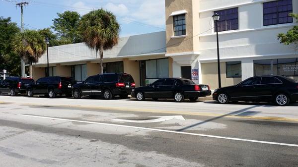 New cars , limo service in miami 3058515999