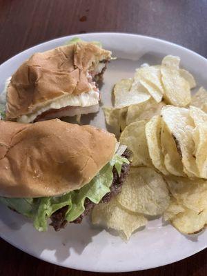 Cheeseburger and chips