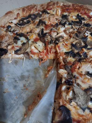 Chicken & mushroom pizza