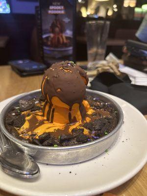 Spooky pizookie