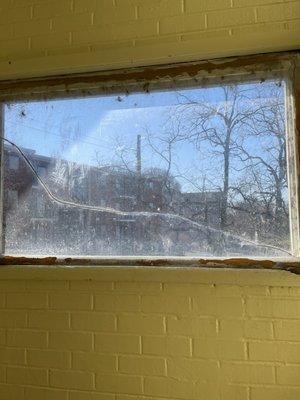 This window was never fixed the entire of my 3 year lease