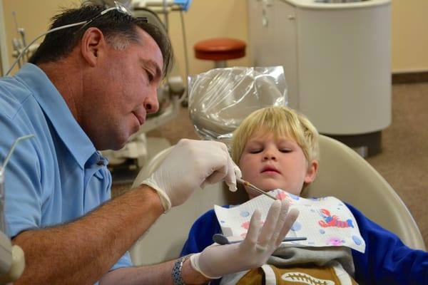 Dr. Nick patiently explaining the tools and steps to a dental check-up.