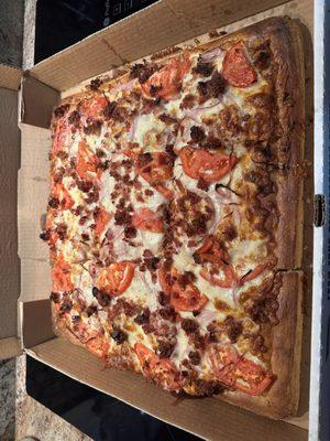 This, is a sideways photo of their bacon pizza.  Tomatoes and garlic.  This is a dam good pizza.  We ordered it Sicilian