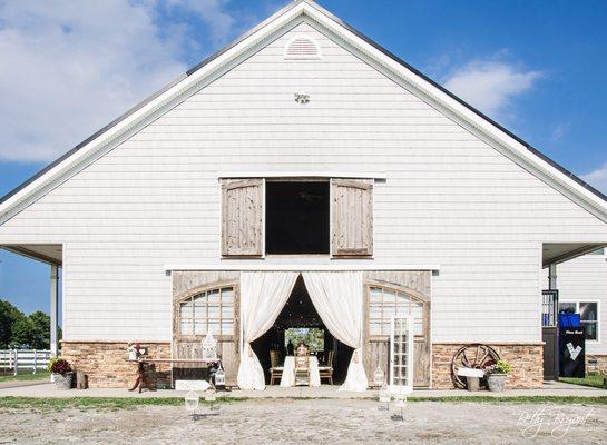 The beautiful barn at Fair Winds Farm.  Photos by www.bettybryantphotography.com