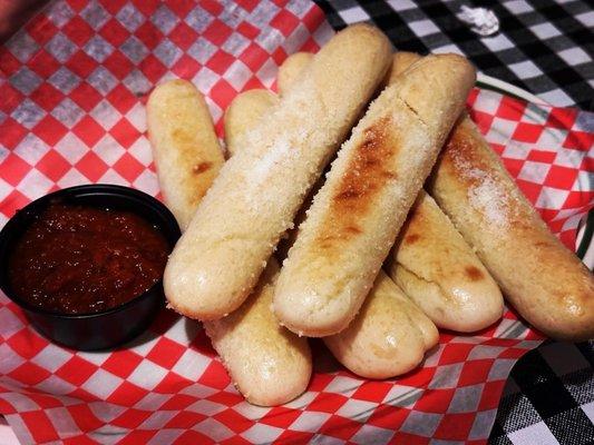 Breadsticks with a light coating of garlic butter, Parmesan?, and perfect flavor marinara.