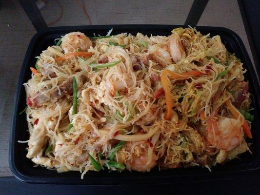 Mei fun. Singapore noodles with pork and shrimp