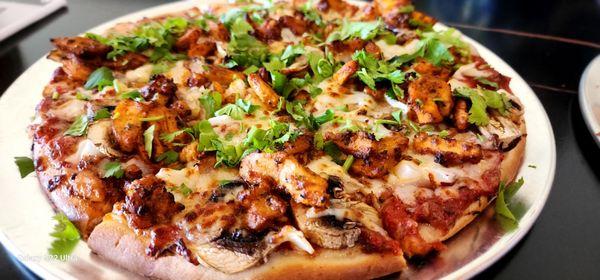 Masala Tandoori Chicken Pizza w/ Mushrooms