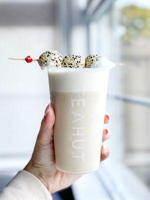 Sesame mochi milk tea (@ashleyy.eats)