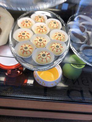 Pineapple eyeball drink cakes