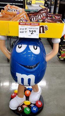 M&M stand. Cute!