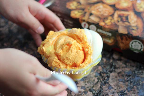 Double Mixed Mango and Kashta Ice Cream ($5.25) - good. The mango is very mango-y.