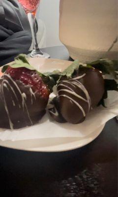 Non-Alcoholic sparkling wine and chocolate covered strawberries with couples massage