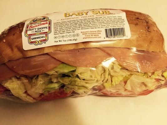 Their 7 oz baby sub weighs almost a pound. Now that's what I'm talking about !!!!