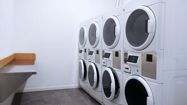 Laundry room w/ commercial grade Maytag washer/dryer