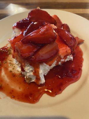 Homemade cheesecake with fresh strawberries