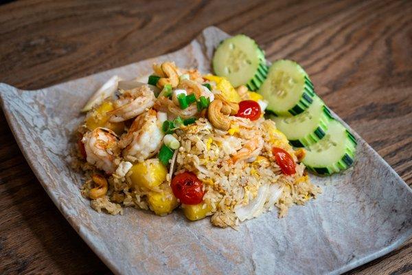 Chicken & shrimp pineapple fried rice w/ roasted cashews