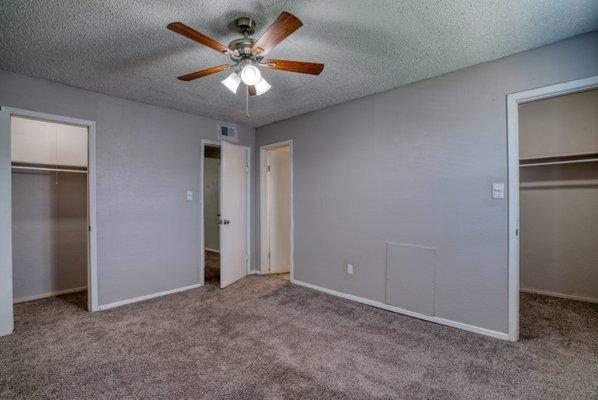 bedroom with ceiling fan