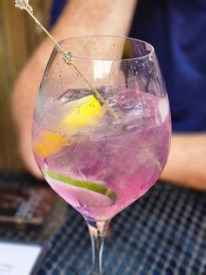 Gin and lavender drink