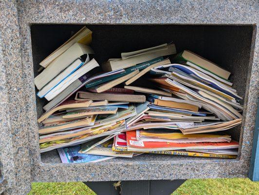 Little Free Library 1746, Oswego