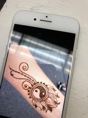 free hand henna tatto