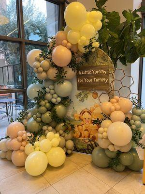 Winnie the Pooh Baby Shower Balloon Garland and Balloon Arch