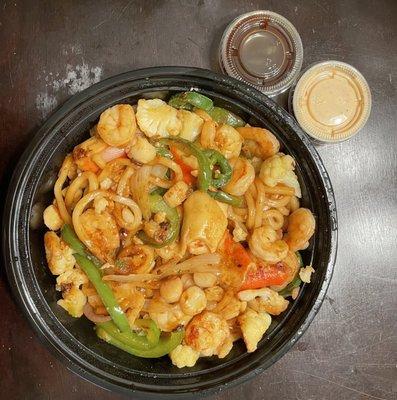 Large Bowl with shrimp, scallops, crab meat, jalapeños, onions, bell pepper, and udon noodles