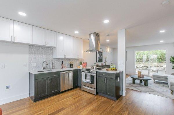 White shaker upper cabinets, Dark Gray bottom cabinets, Silver White quartz countertop