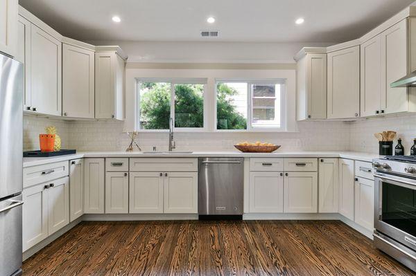 533 46th Street, Oakland. Gorgeously updated kitchen!