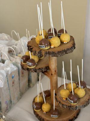 Winne-the-Pooh themed cake pops