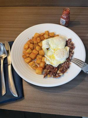 Room service breakfast: corned beef hash