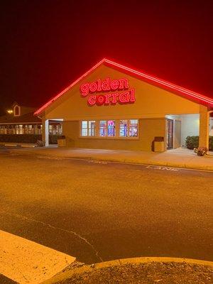 Front of golden corral building