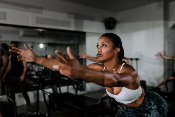 Lagree Fitness Level 2 Instructor Ashten demonstrates Skater at Resistance chicago Lagree