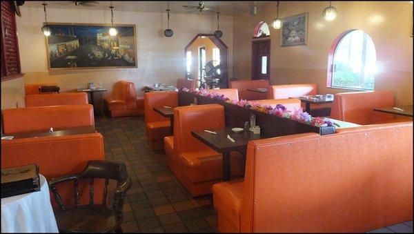 I arrived shortly after the restaurant opened at 10 to an empty dining room. Later, the dining room filled up with hungry diners.