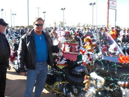 Full House Moving taking part in the Toys for Tots Collin County ride.