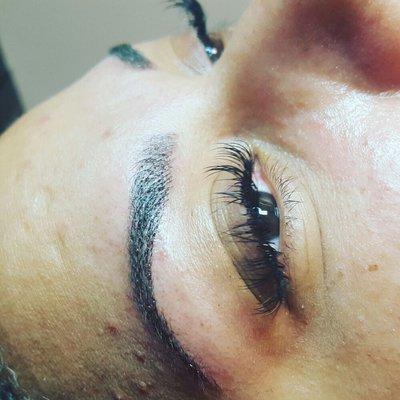 Microbladed brows 
Lash extensions