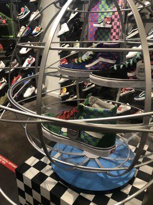 I totally want this checkered globes shoe stand