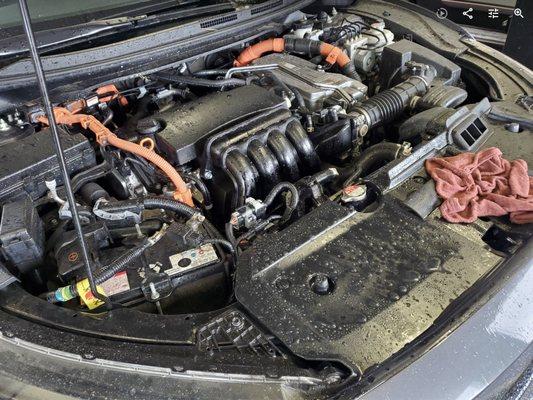 My entire engine (and most of the garage!) was coated in oil and had to be washed down.