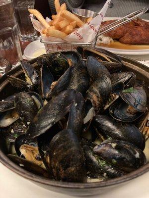 Mussels and fries