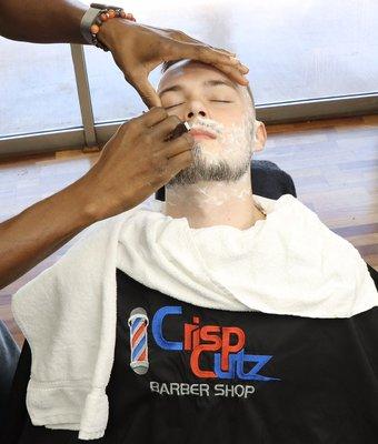 Hot towel razor shave @crispcutz