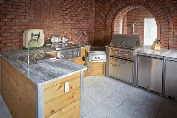 Beautiful outdoor kitchen!