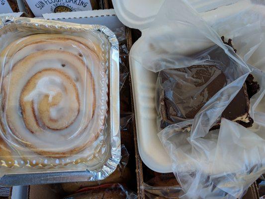 Vegan cinnamon roll and peanut butter brownie on top of cookie sandwiches at vegfest la Woodley park