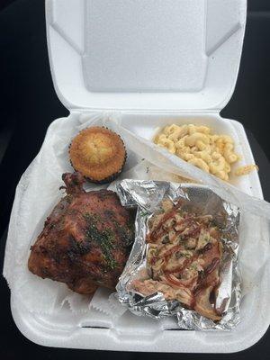 Smoked meat combo (chicken quarter, pulled chicken, mac n cheese and cornbread)