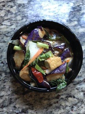 Eggplant stir fry with tofu. It's not spicy but it was hot, the eggplant was so fresh, colorful and delicious!!