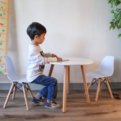 Kids table and kids chairs